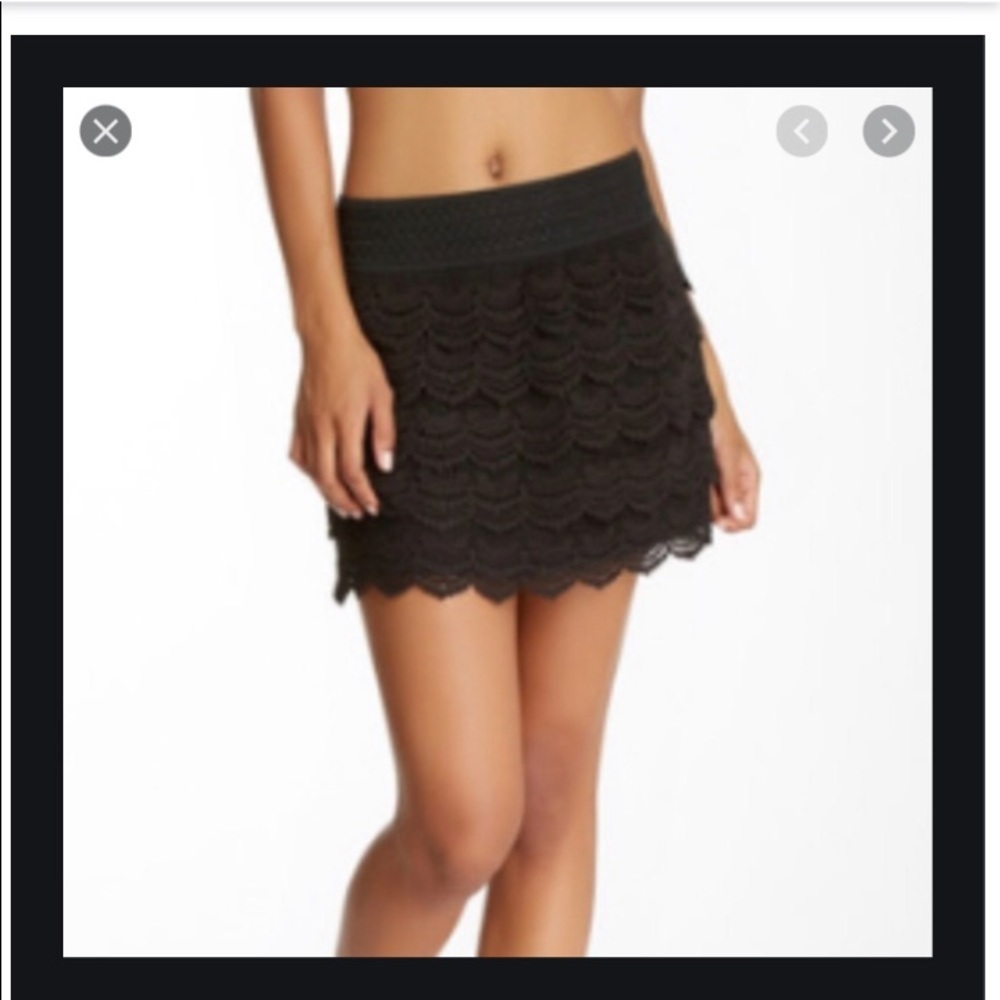 - Jolt skirt black with ruffles